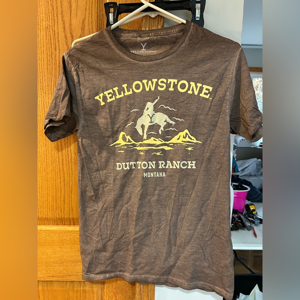 NWOT! Brown Yellowstone Dutton Ranch Short Sleeve Tee